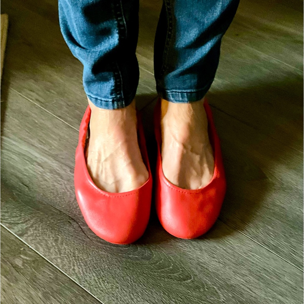 Women's Acorn Leather Flat shoes in size 9